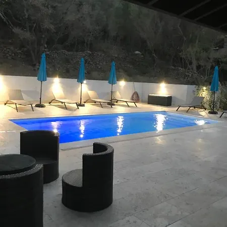 Villa Grande Maison Avec Piscine *